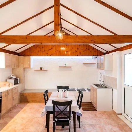 Apartman Eleni Szoroní