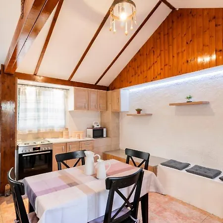 Eleni Appartement *